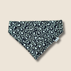 Bandana pour chien motif léopard vert, en gaze de coton, accessoire pour chien Toky and Sun, modèle Green Léo