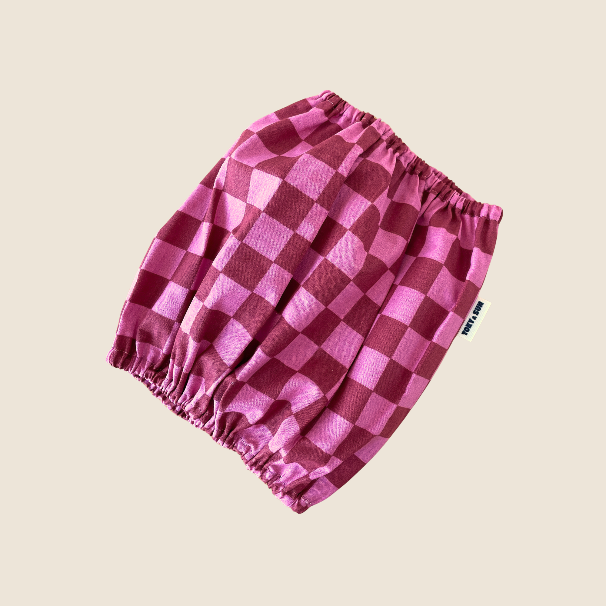 snood pour chien rose à carreaux, léger et confortable pour les promenades. Protège des épillets et limite les otites. Marque TOKY AND SUN 