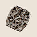 Snood Olé Léo pour chien en coton imprimé léopard beige, conçu pour maintenir les longues oreilles propres et protégées au quotidien.